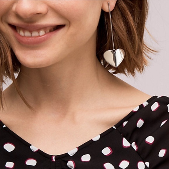 KATE SPADE • Silver Heritage Heart Linear Earrings - Picture 3 of 3